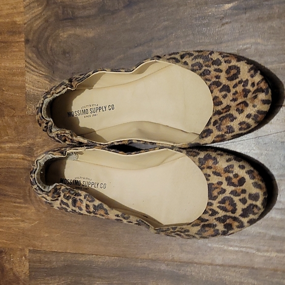 Mossimo Supply Co. Shoes - 🐆 print flats!